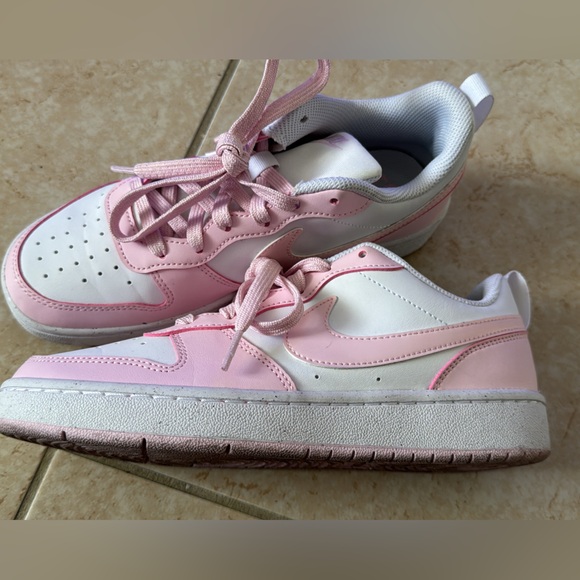 Pink & White Nike - Picture 4 of 4